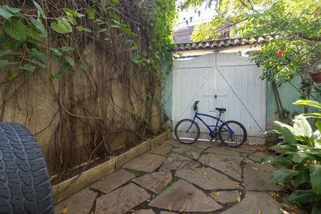 Casa à venda com 250m², 3 quartos e 1 vaga Casa à venda com 250m², 3 quartos e 1 vagaQuintal e Garagem