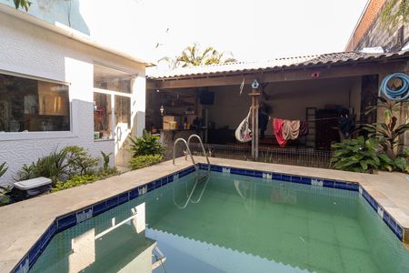 Casa à venda com 250m², 3 quartos e 1 vaga Casa à venda com 250m², 3 quartos e 1 vagaÁrea Externa