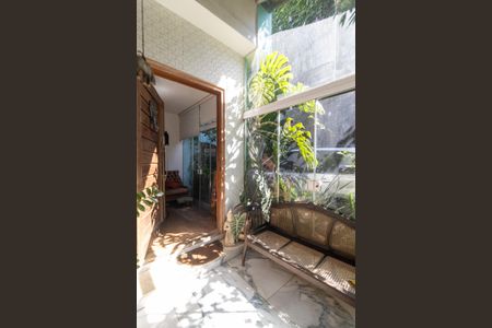 Casa à venda com 250m², 3 quartos e 1 vaga Casa à venda com 250m², 3 quartos e 1 vagaVaranda 1