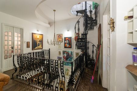 Casa à venda com 250m², 3 quartos e 1 vaga Casa à venda com 250m², 3 quartos e 1 vagaHall da Escada 1
