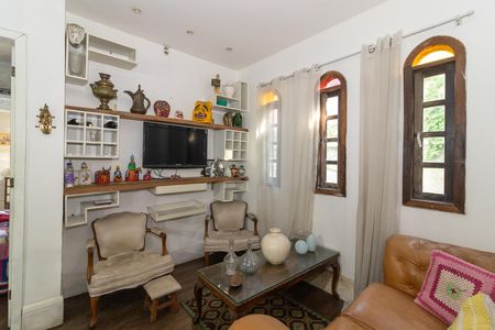 Casa à venda com 250m², 3 quartos e 1 vaga Casa à venda com 250m², 3 quartos e 1 vagaHall da Escada 1