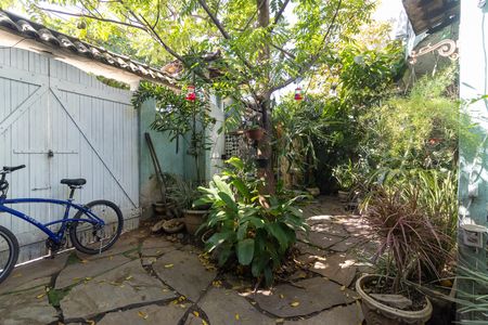 Casa à venda com 250m², 3 quartos e 1 vaga Casa à venda com 250m², 3 quartos e 1 vagaQuintal e Garagem