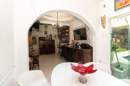 Casa à venda com 250m², 3 quartos e 1 vaga Casa à venda com 250m², 3 quartos e 1 vagaCopa