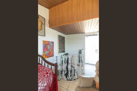 Casa à venda com 250m², 3 quartos e 1 vaga Casa à venda com 250m², 3 quartos e 1 vagaHall da Escada 2