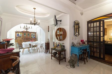 Casa à venda com 250m², 3 quartos e 1 vaga Casa à venda com 250m², 3 quartos e 1 vagaCopa