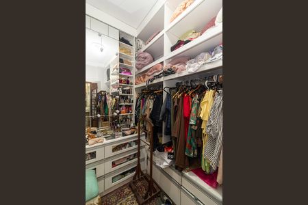 Casa à venda com 250m², 3 quartos e 1 vaga Casa à venda com 250m², 3 quartos e 1 vagaCloset da Suíte 2