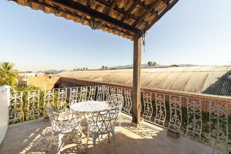 Casa à venda com 250m², 3 quartos e 1 vaga Casa à venda com 250m², 3 quartos e 1 vagaVaranda 2