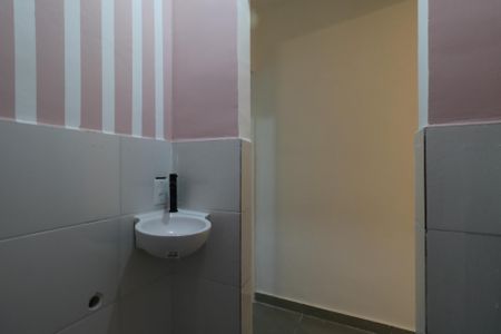 Casa para alugar com 55m², 2 quartos e sem vaga Casa para alugar com 55m², 2 quartos e sem vagaBanheiro 1