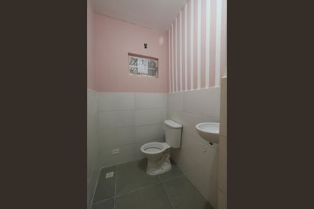 Casa para alugar com 55m², 2 quartos e sem vaga Casa para alugar com 55m², 2 quartos e sem vagaBanheiro 1