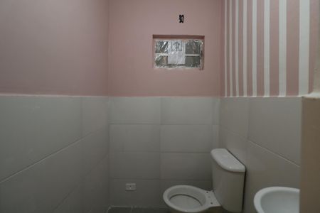 Casa para alugar com 55m², 2 quartos e sem vaga Casa para alugar com 55m², 2 quartos e sem vagaBanheiro 1