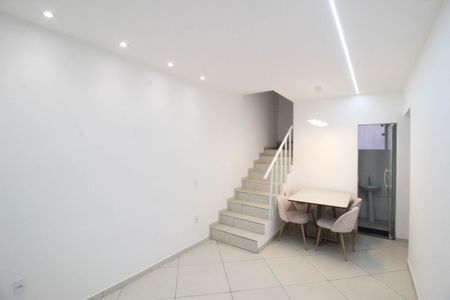 Casa para alugar com 84m², 2 quartos e 1 vaga Casa para alugar com 84m², 2 quartos e 1 vagaSala