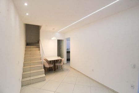 Sala de casa para alugar com 2 quartos, 84m² em Santo Elias, Mesquita