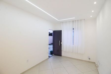 Casa para alugar com 84m², 2 quartos e 1 vaga Casa para alugar com 84m², 2 quartos e 1 vagaSala