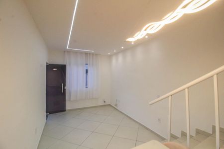 Casa para alugar com 84m², 2 quartos e 1 vaga Casa para alugar com 84m², 2 quartos e 1 vagaSala