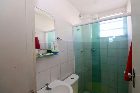 Banheiro de apartamento para alugar com 2 quartos, 44m² em Jardim das Margaridas, Salvador