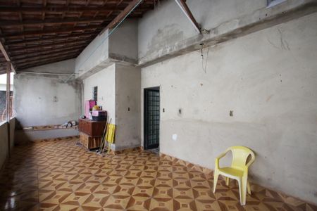 Casa à venda com 380m², 2 quartos e 1 vagaVaranda dos Fundos