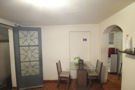 Casa à venda com 120m², 5 quartos e 2 vagasSala