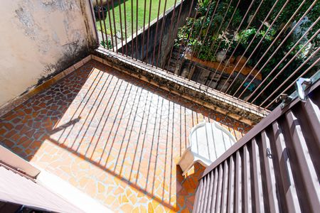 Casa à venda com 180m², 3 quartos e 2 vagas Casa à venda com 180m², 3 quartos e 2 vagasVaranda