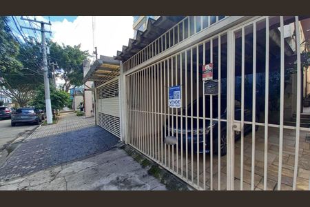 Casa à venda com 180m², 3 quartos e 2 vagas Casa à venda com 180m², 3 quartos e 2 vagasFachada + Plaquinha