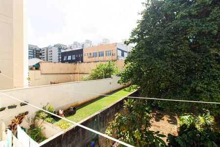 Casa à venda com 180m², 3 quartos e 2 vagas Casa à venda com 180m², 3 quartos e 2 vagasVaranda