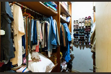Casa à venda com 180m², 3 quartos e 2 vagas Casa à venda com 180m², 3 quartos e 2 vagasSuíte - Closet