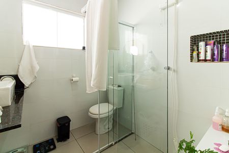 Casa à venda com 180m², 3 quartos e 2 vagas Casa à venda com 180m², 3 quartos e 2 vagasBanheiro da Suíte
