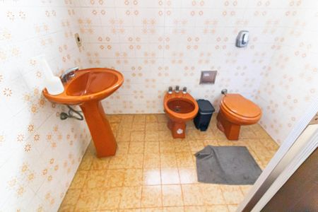 Casa à venda com 180m², 3 quartos e 2 vagas Casa à venda com 180m², 3 quartos e 2 vagasBanheiro