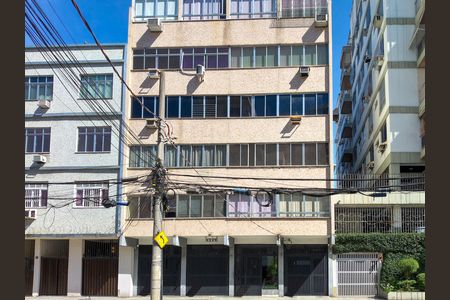 Apartamento à venda com 80m², 2 quartos e sem vaga Apartamento à venda com 80m², 2 quartos e sem vagaFachada e portaria