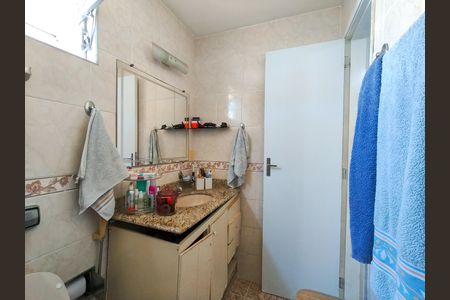 Apartamento à venda com 80m², 2 quartos e sem vaga Apartamento à venda com 80m², 2 quartos e sem vagaBanheiro Corredor