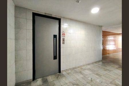 Apartamento à venda com 80m², 2 quartos e sem vaga Apartamento à venda com 80m², 2 quartos e sem vagaFachada e portaria