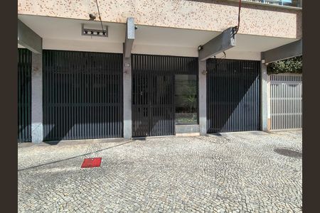 Apartamento à venda com 80m², 2 quartos e sem vaga Apartamento à venda com 80m², 2 quartos e sem vagaFachada e portaria