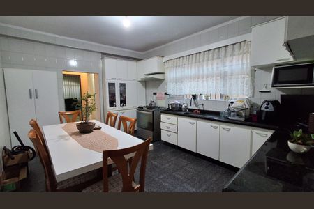 Casa à venda com 173m², 3 quartos e 2 vagasCozinha 