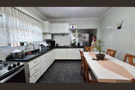 Casa à venda com 173m², 3 quartos e 2 vagasCozinha 