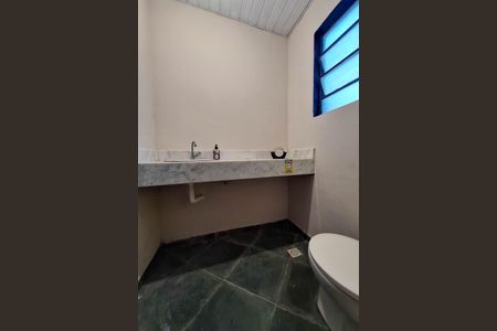 Casa à venda com 150m², 3 quartos e 5 vagas Casa à venda com 150m², 3 quartos e 5 vagasBanheiro de serviço