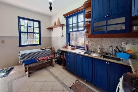 Casa à venda com 150m², 3 quartos e 5 vagas Casa à venda com 150m², 3 quartos e 5 vagasCozinha