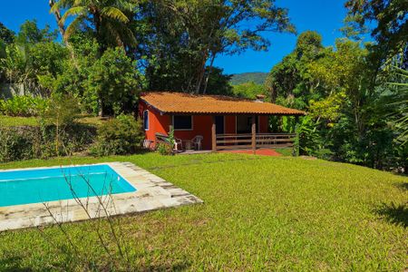 Casa à venda com 150m², 3 quartos e 5 vagas Casa à venda com 150m², 3 quartos e 5 vagasQuintal