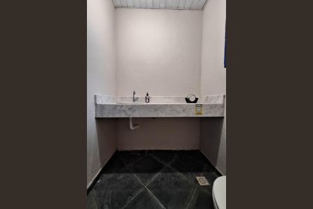 Casa à venda com 150m², 3 quartos e 5 vagas Casa à venda com 150m², 3 quartos e 5 vagasBanheiro de serviço