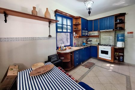 Casa à venda com 150m², 3 quartos e 5 vagas Casa à venda com 150m², 3 quartos e 5 vagasCozinha