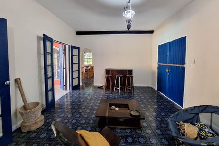 Casa à venda com 150m², 3 quartos e 5 vagas Casa à venda com 150m², 3 quartos e 5 vagasSala