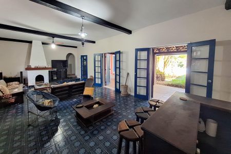 Casa à venda com 150m², 3 quartos e 5 vagas Casa à venda com 150m², 3 quartos e 5 vagasSala