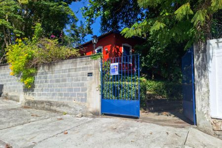 Casa à venda com 150m², 3 quartos e 5 vagas Casa à venda com 150m², 3 quartos e 5 vagasFachada