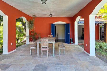 Casa à venda com 150m², 3 quartos e 5 vagas Casa à venda com 150m², 3 quartos e 5 vagasQuintal