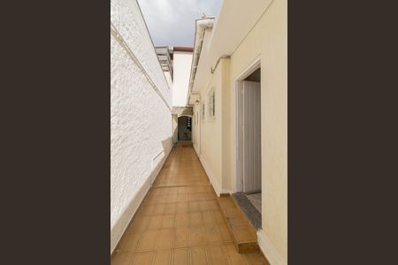 Casa à venda com 270m², 4 quartos e 2 vagas Casa à venda com 270m², 4 quartos e 2 vagasCorredor Lateral