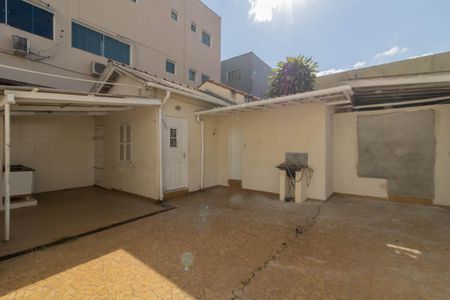 Casa à venda com 270m², 4 quartos e 2 vagas Casa à venda com 270m², 4 quartos e 2 vagasQuintal