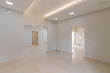 Casa à venda com 270m², 4 quartos e 2 vagas Casa à venda com 270m², 4 quartos e 2 vagasSala