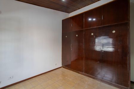Casa à venda com 270m², 4 quartos e 2 vagas Casa à venda com 270m², 4 quartos e 2 vagasSuíte