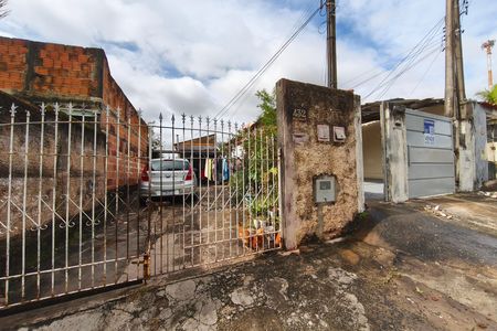 Casa à venda com 90m², 2 quartos e 1 vaga Casa à venda com 90m², 2 quartos e 1 vagaFachada