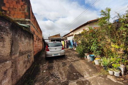 Casa à venda com 90m², 2 quartos e 1 vaga Casa à venda com 90m², 2 quartos e 1 vagaQuintal - Garagem