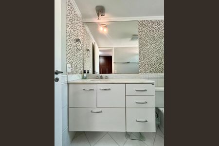 Apartamento à venda com 134m², 3 quartos e 2 vagasBanheiro da Suíte 3