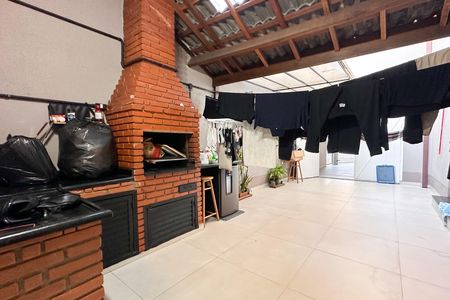 Casa à venda com 252m², 4 quartos e 2 vagas Casa à venda com 252m², 4 quartos e 2 vagasChurrasqueira